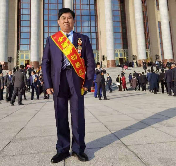 热烈祝贺全国劳动模范汪根火董事长赴京参加表彰大会